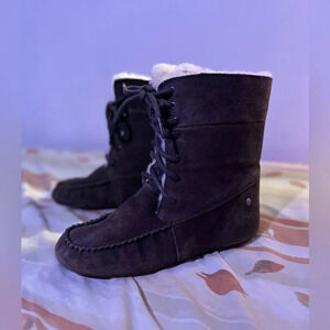 EMU Australia Brooklyn Women Sheepskin Green Lace-Up Boots, size 9